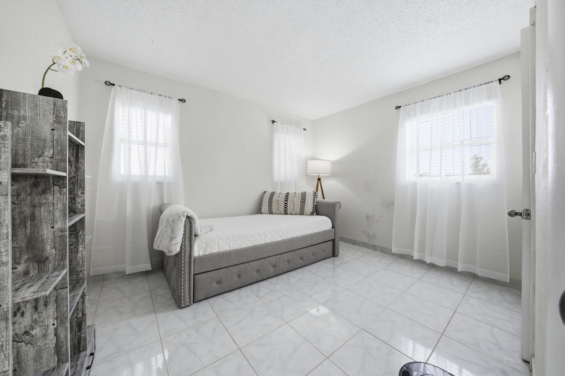 2900 Sunrise Lakes Drive W, Unit 201, Sunrise, FL 33322 Photo