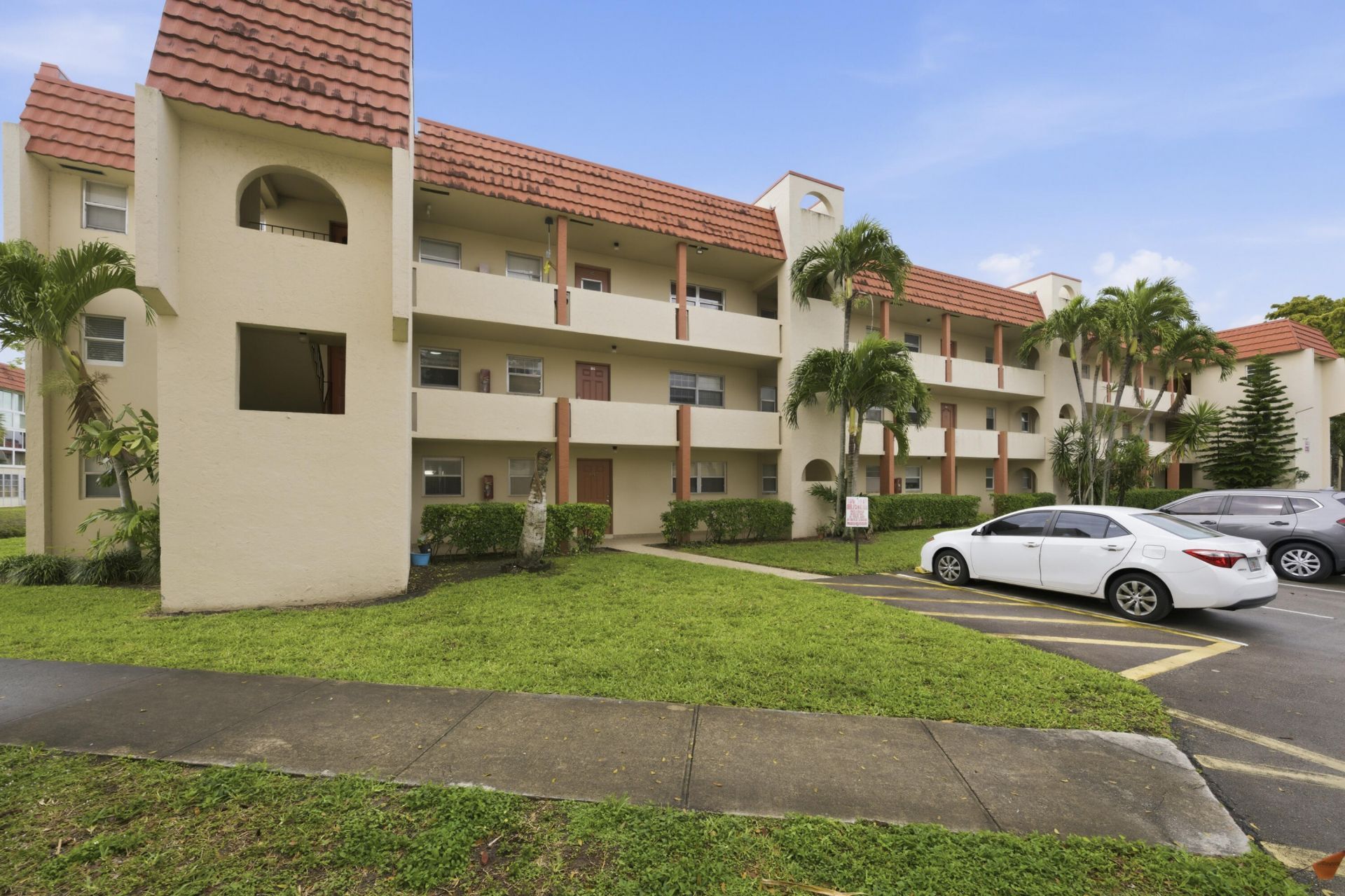 2900 Sunrise Lakes Drive W, Unit 201, Sunrise, FL 33322 Photo