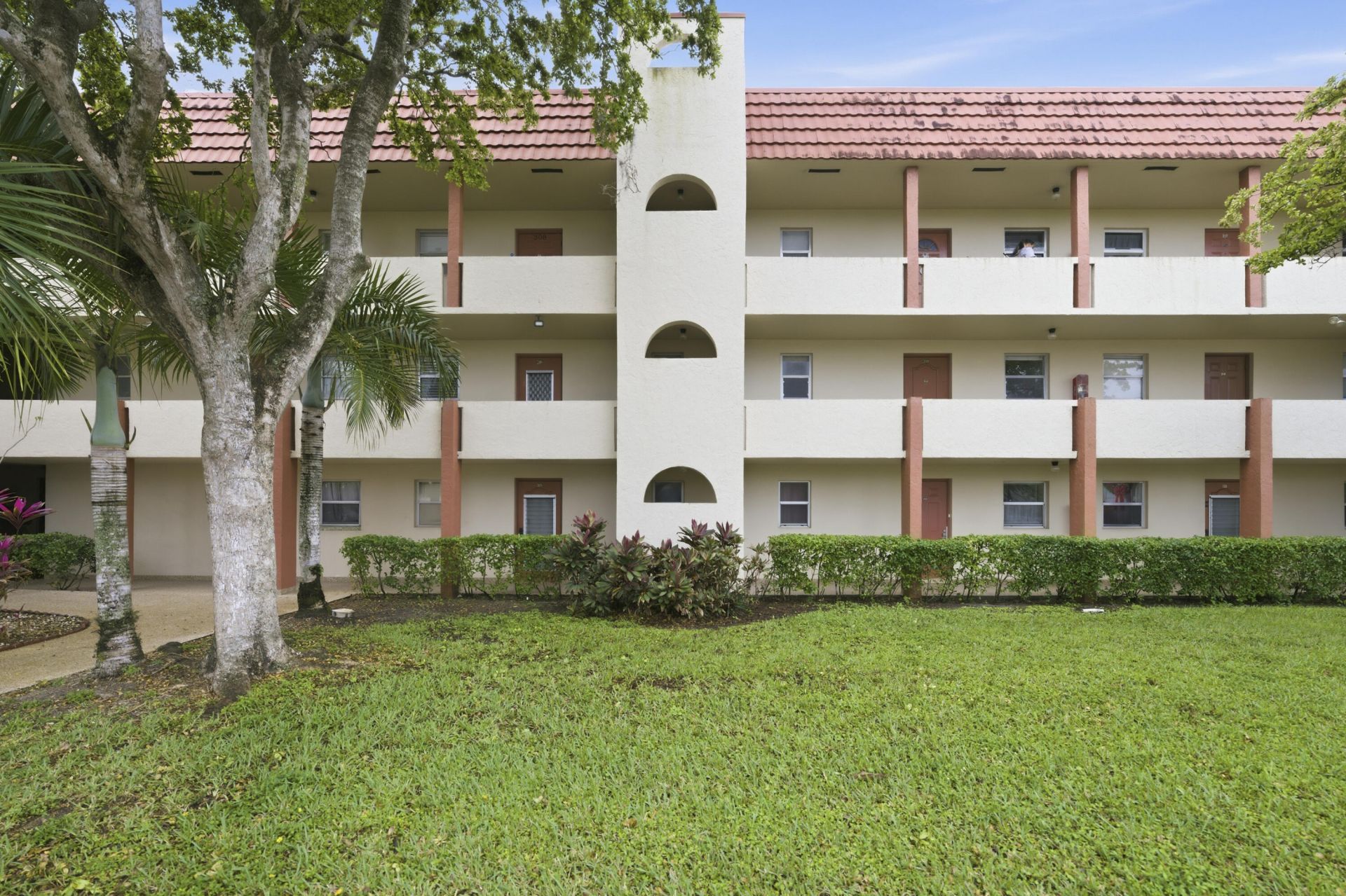 2900 Sunrise Lakes Drive W, Unit 201, Sunrise, FL 33322 Photo