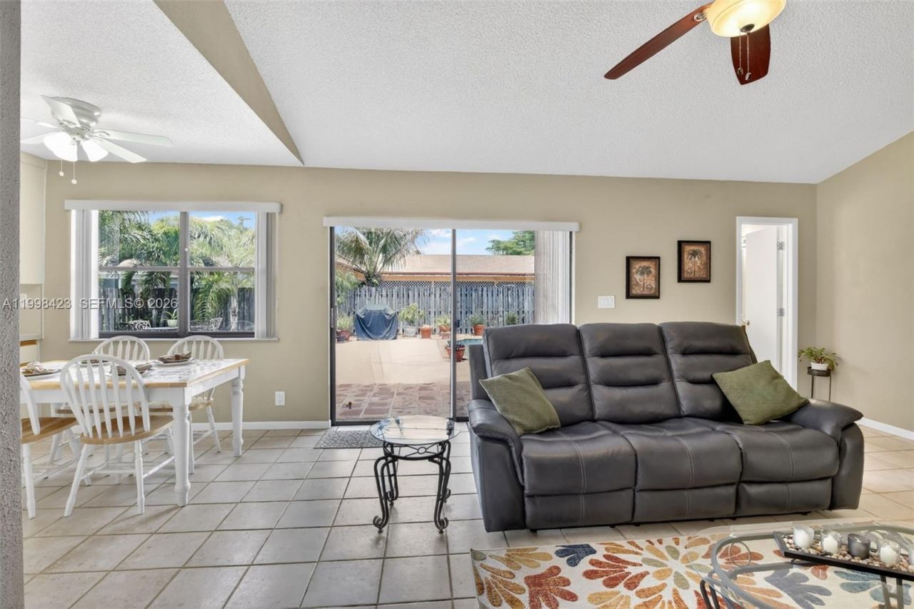 10471 NW 21st Ct, Sunrise, FL 33322 Photo