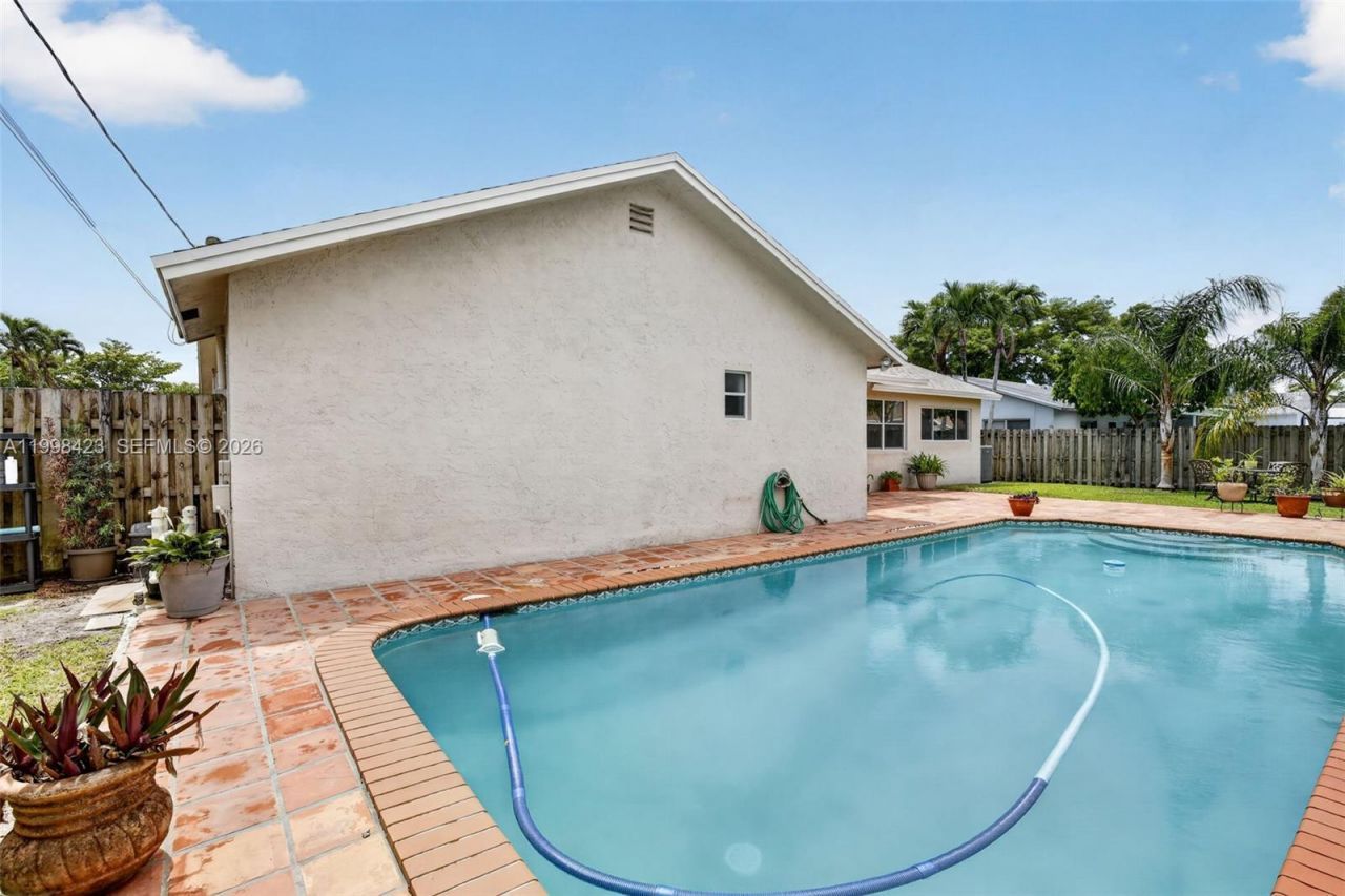 10471 NW 21st Ct, Sunrise, FL 33322 Photo