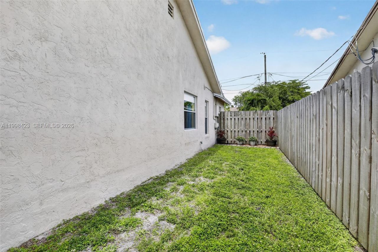 10471 NW 21st Ct, Sunrise, FL 33322 Photo