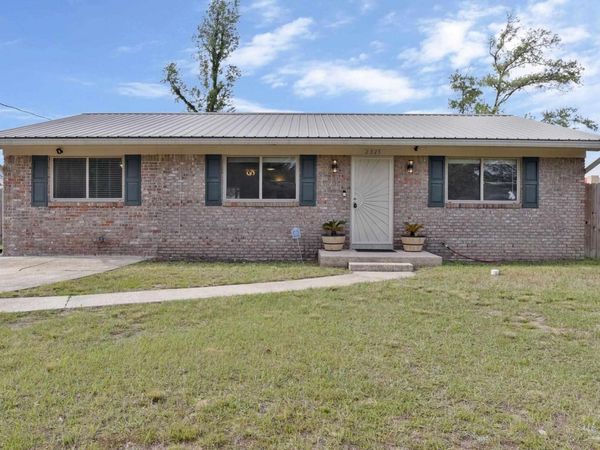 2325 Merle Cir, Pensacola, FL 32526