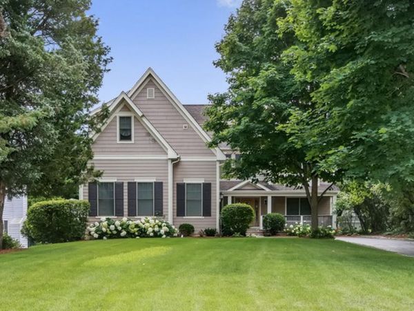 141 Walnut Street , Libertyville, IL 60048