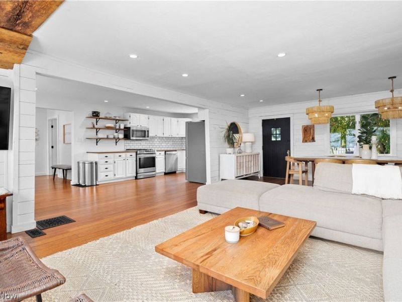 4247 E Lake Road, Sheffield Lake, OH 44054 Photo 12