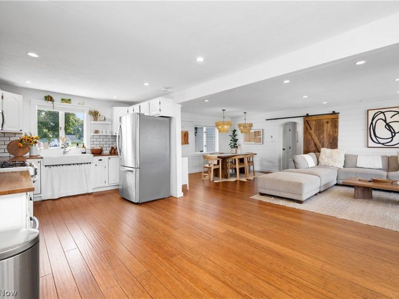 4247 E Lake Road, Sheffield Lake, OH 44054 Photo 5