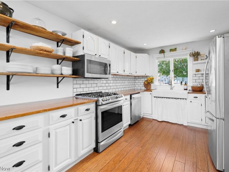 4247 E Lake Road, Sheffield Lake, OH 44054 Photo 7