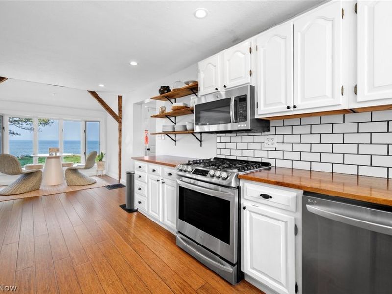 4247 E Lake Road, Sheffield Lake, OH 44054 Photo 8