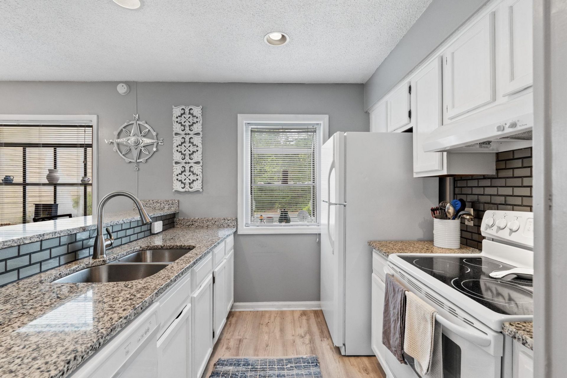 1025 W Plantation Dr. W Photo 10