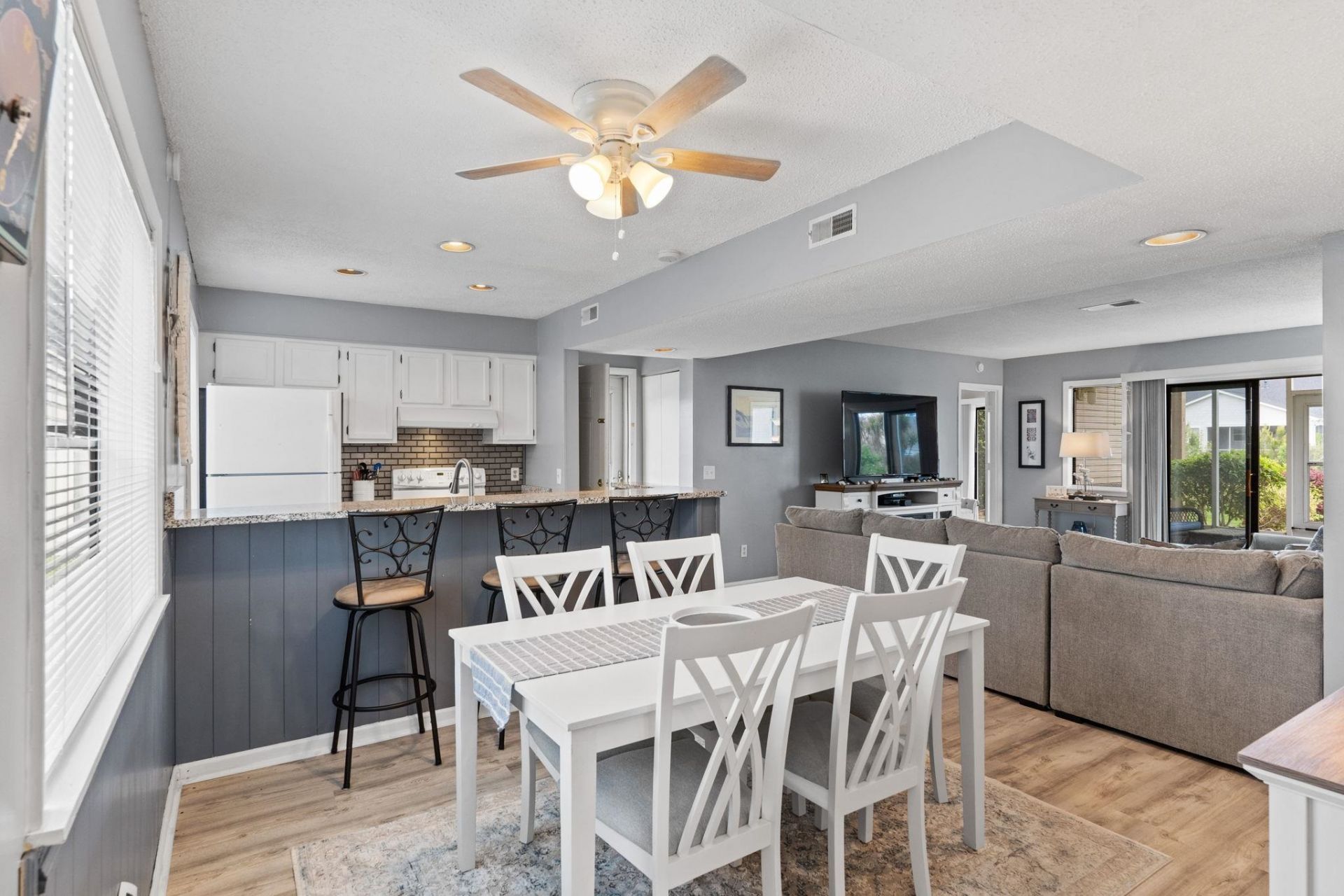 1025 W Plantation Dr. W Photo 17