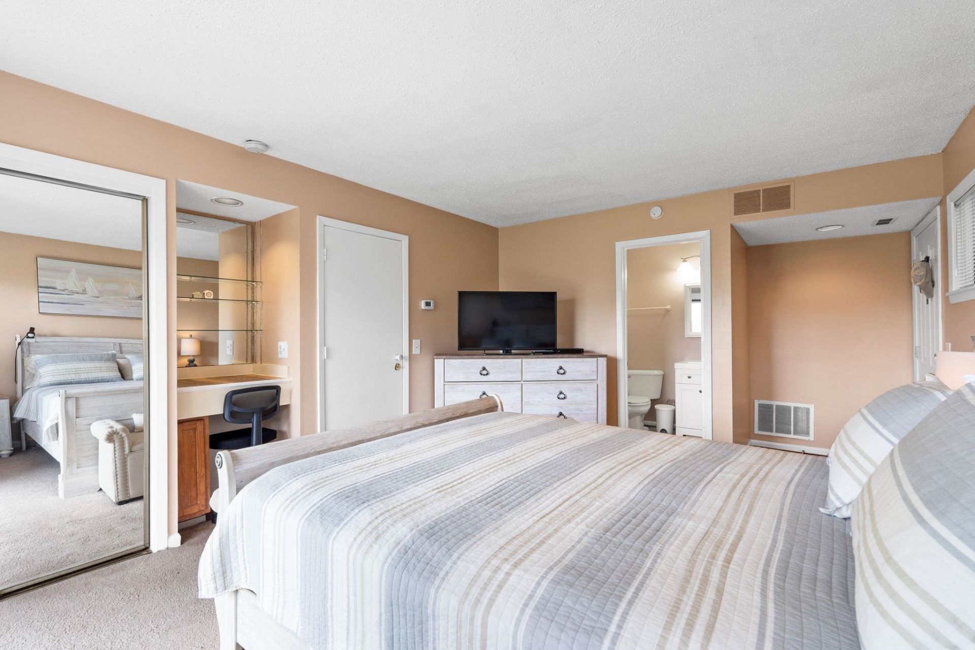 1025 W Plantation Dr. W Photo 23