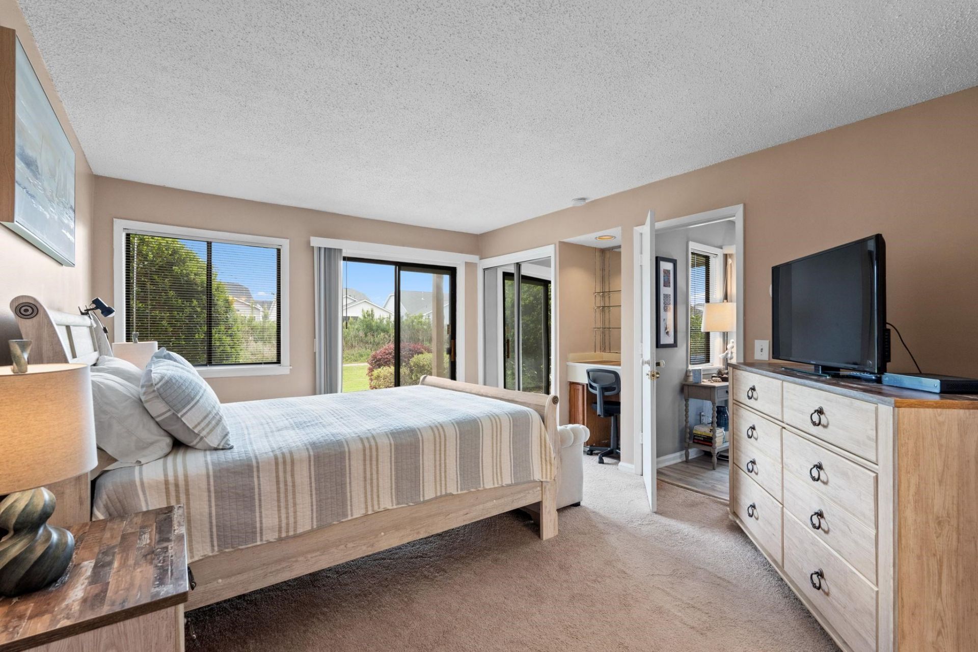 1025 W Plantation Dr. W Photo 25