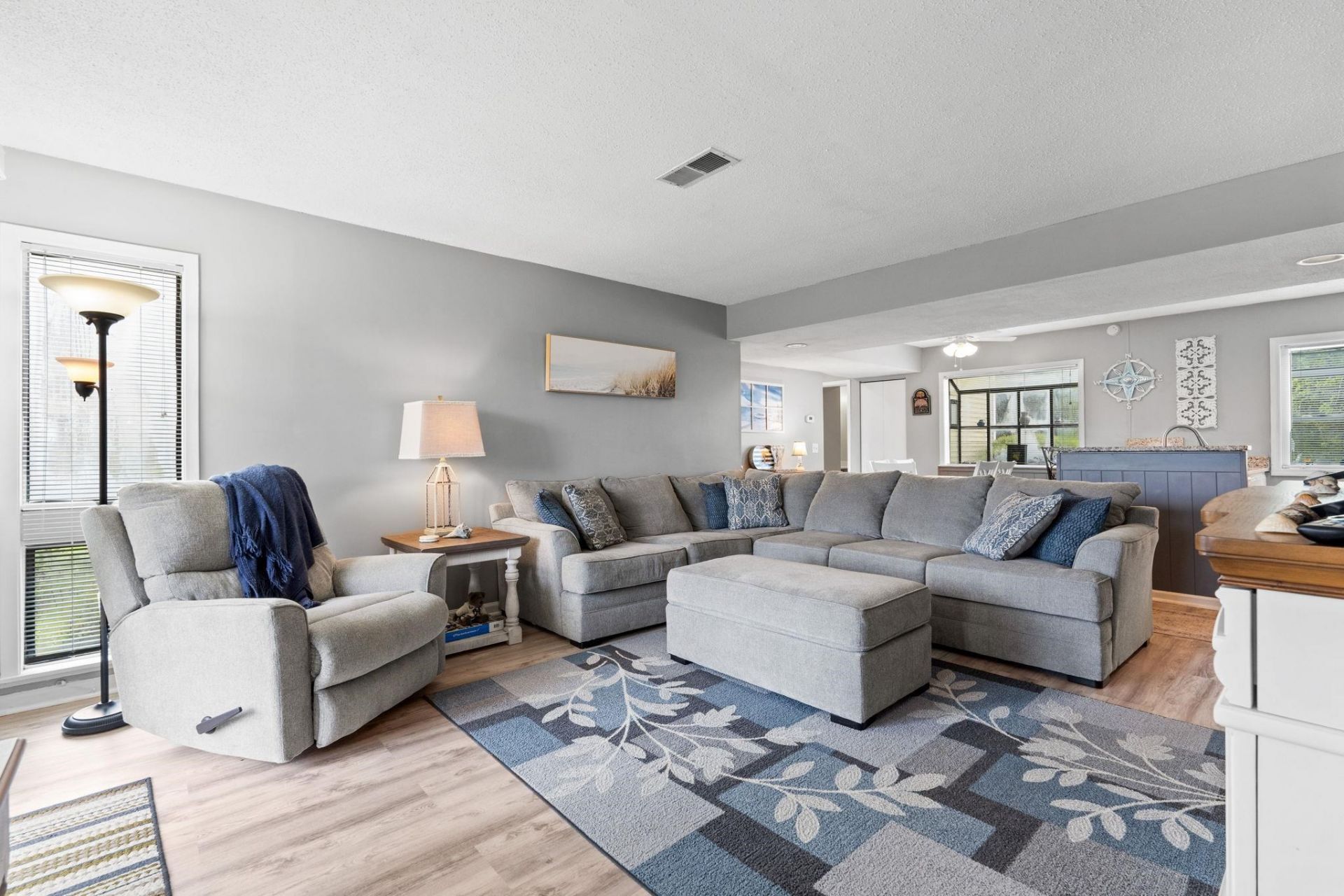 1025 W Plantation Dr. W Photo 5