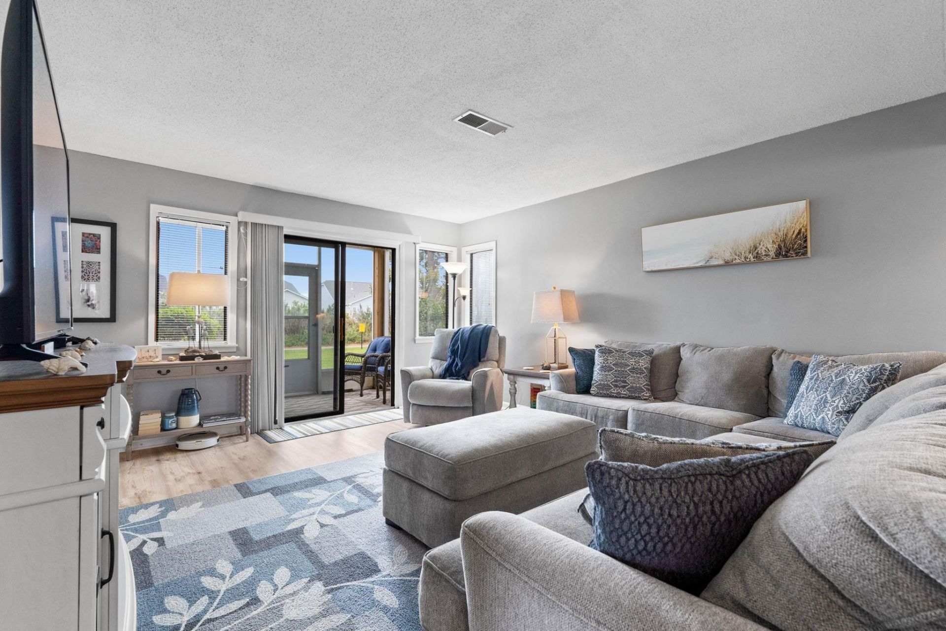 1025 W Plantation Dr. W Photo 7