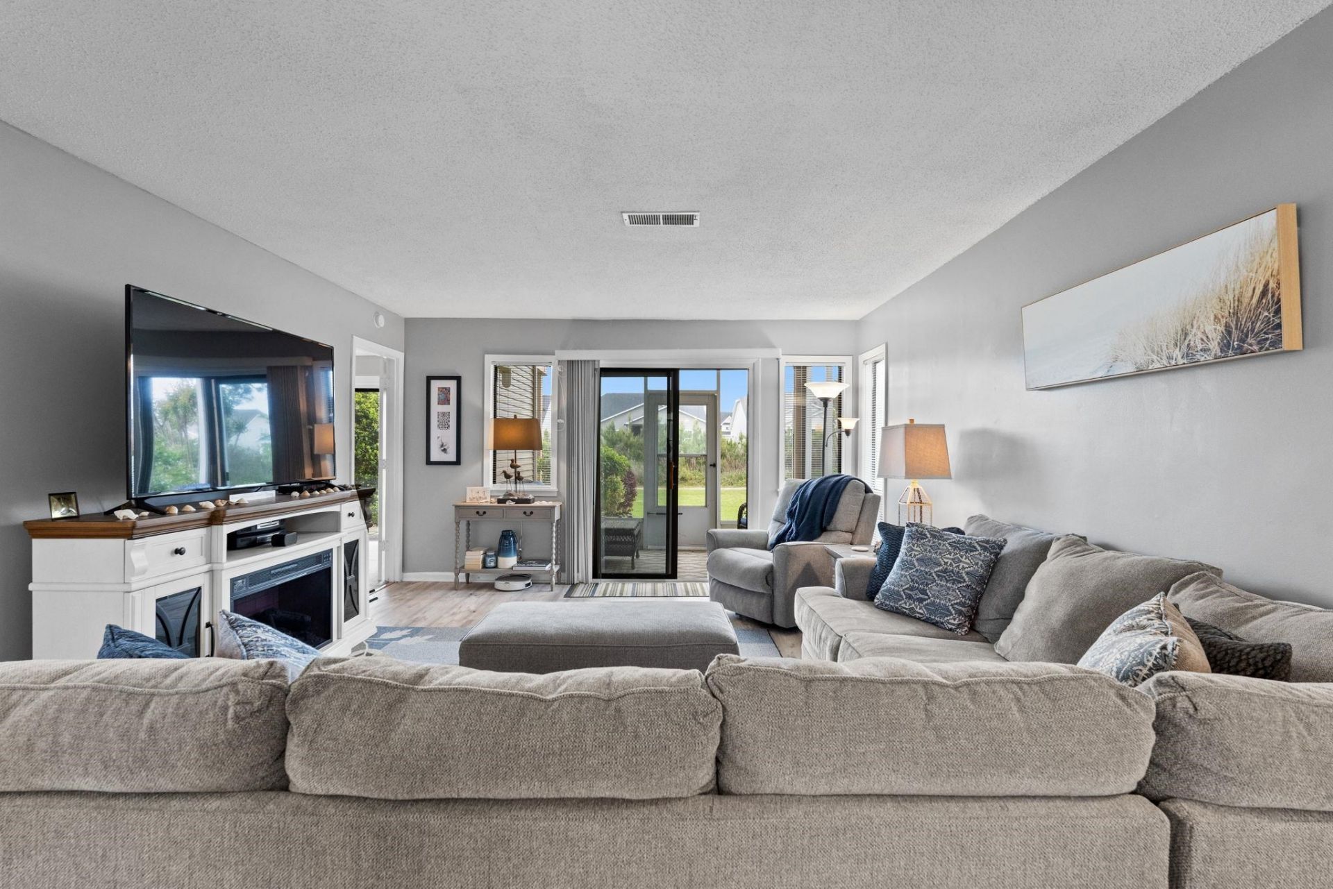 1025 W Plantation Dr. W Photo 9