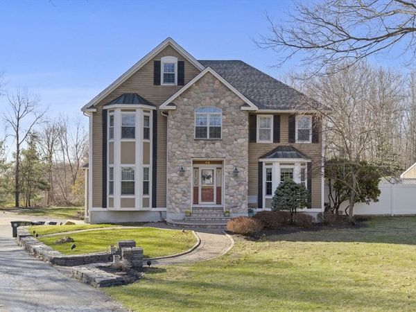 40 Fiorenza Dr, Wilmington, MA 01887