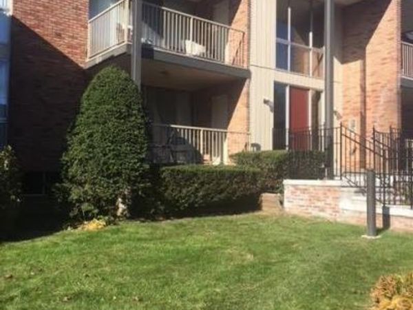 4043 W Maple Road, Bloomfield Twp, MI 48301