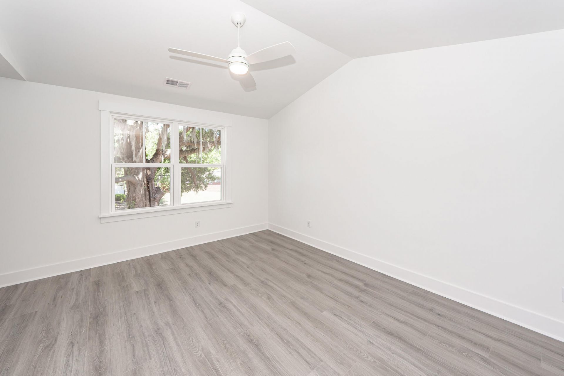 1413 Iroquois Street Photo 30