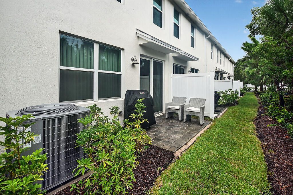 5696 SE Edgewater Circle, Stuart, FL 34997 Photo