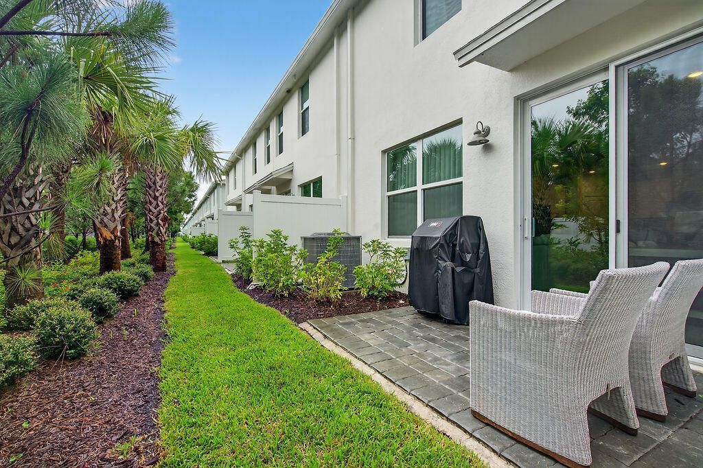 5696 SE Edgewater Circle, Stuart, FL 34997 Photo