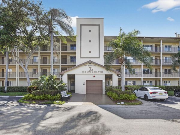 900 SW 142nd Avenue, Unit 305l, Pembroke Pines, FL 33027