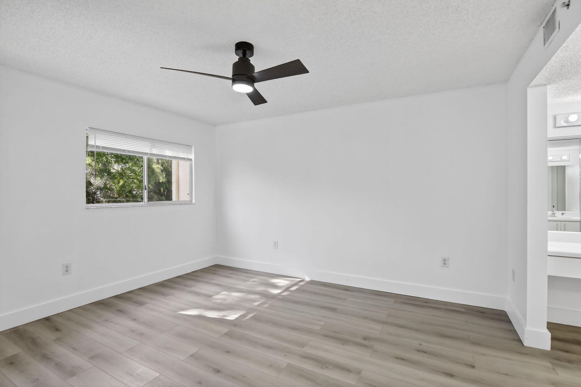 900 SW 142nd Avenue, Unit 305l, Pembroke Pines, FL 33027 Photo