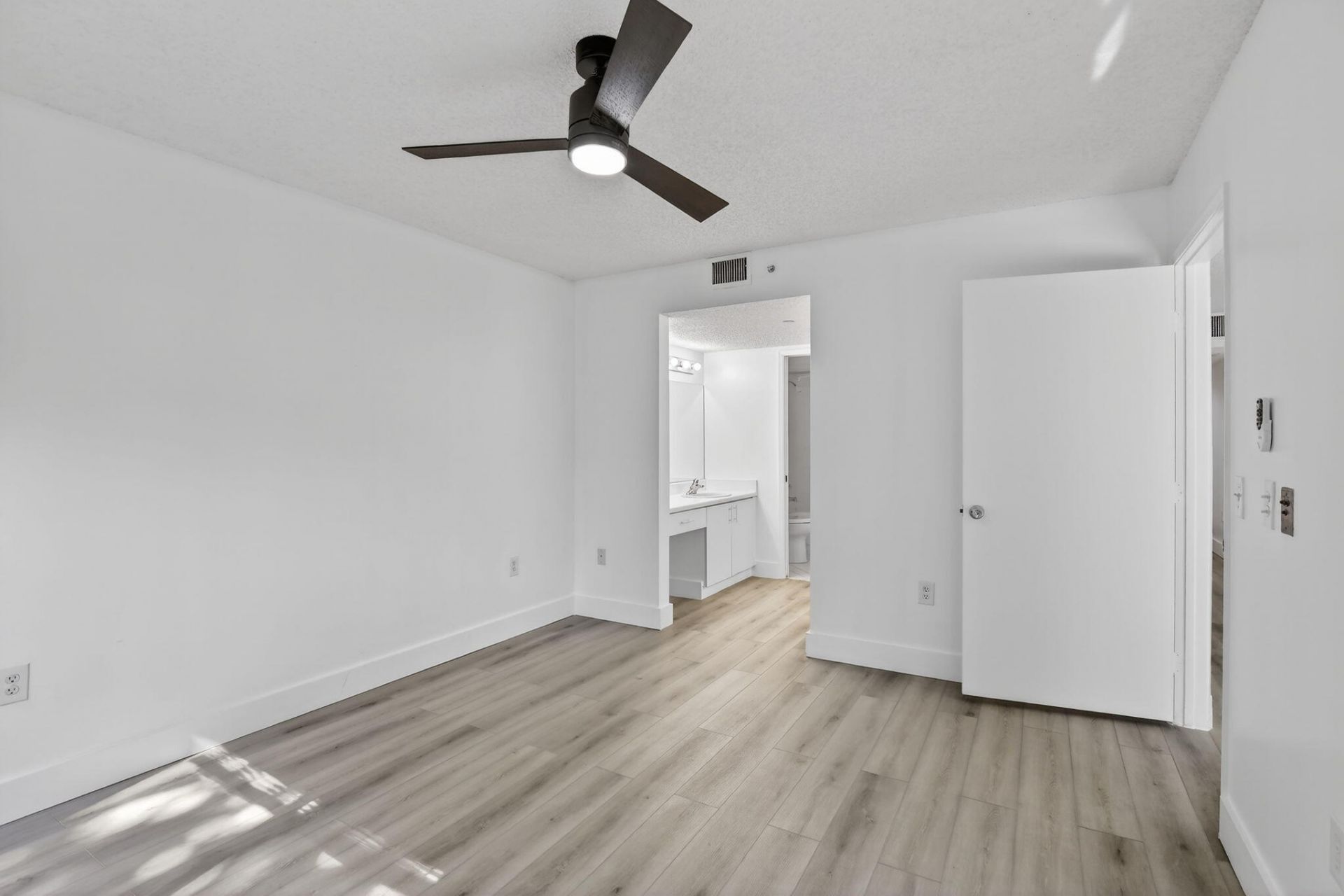 900 SW 142nd Avenue, Unit 305l, Pembroke Pines, FL 33027 Photo