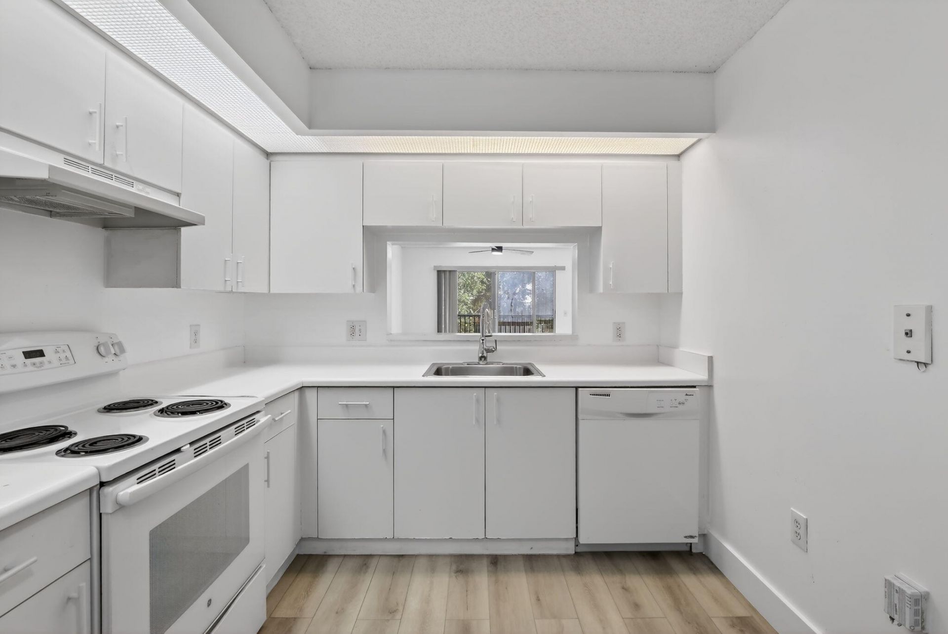 900 SW 142nd Avenue, Unit 305l, Pembroke Pines, FL 33027 Photo