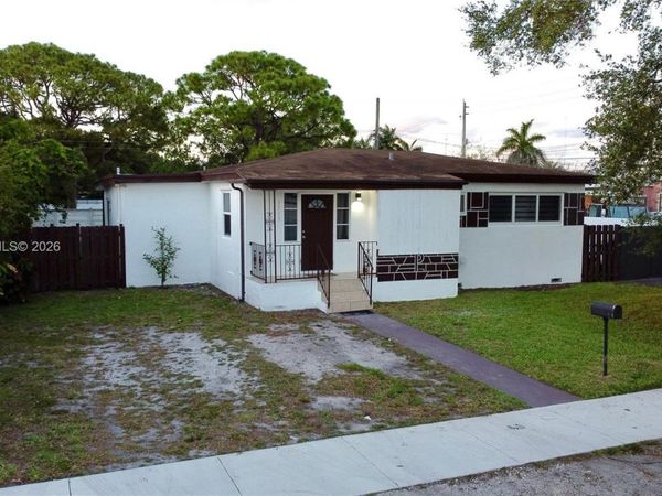 1715 NW 180th Ter, Miami Gardens, FL 33056