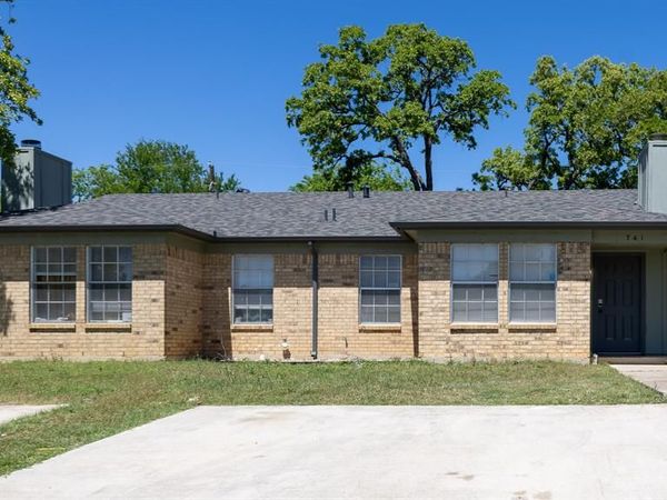 741 Woodland Court, Kennedale, TX 76060