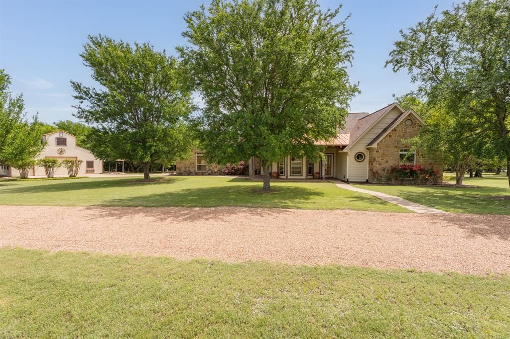 3401 Old Barn Court, Granbury, TX 76048 Main Photo