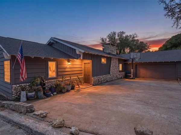 4015 Crescent Drive, Granbury, TX 76049