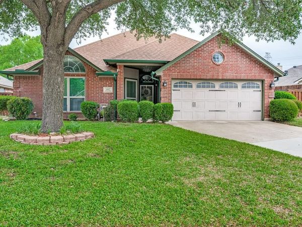 4817 Dogleg Drive, Haltom City, TX 76117