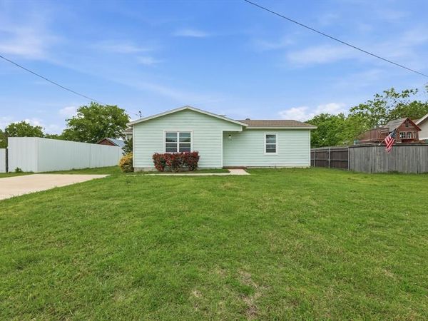 204 E Bailey Street , Ponder, TX 76259