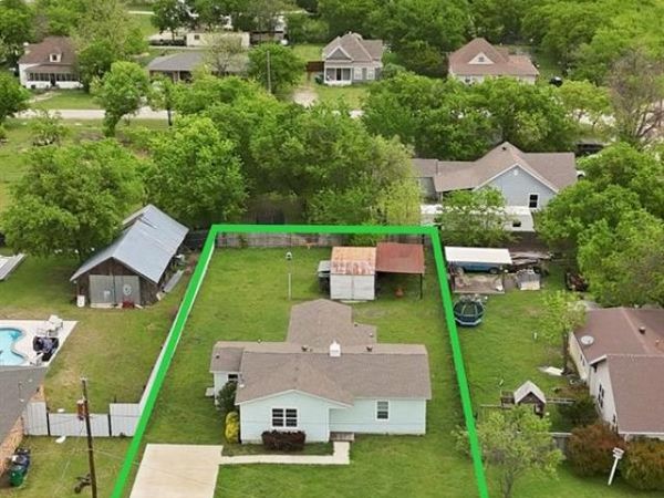204 E Bailey Street, Ponder, TX 76259