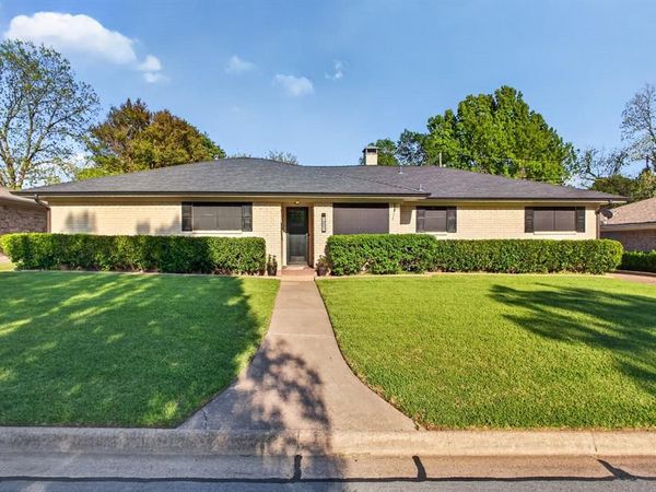 1907 Wes Hardin Circle, Bonham, TX 75418