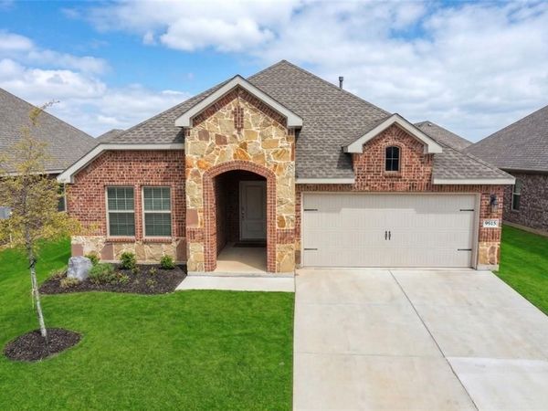 9813 Daisy Mae Lane, Aubrey, TX 76227