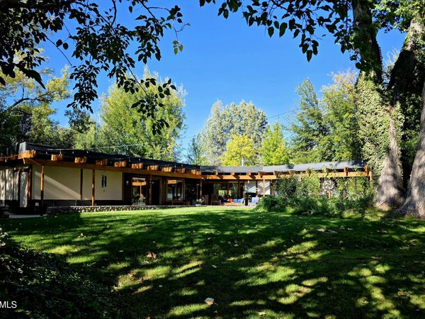 1225 N Willow Point Road, Cornville, AZ 86325