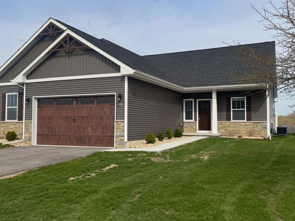 406 Anjali Court , Unit R, Sycamore, IL 60178