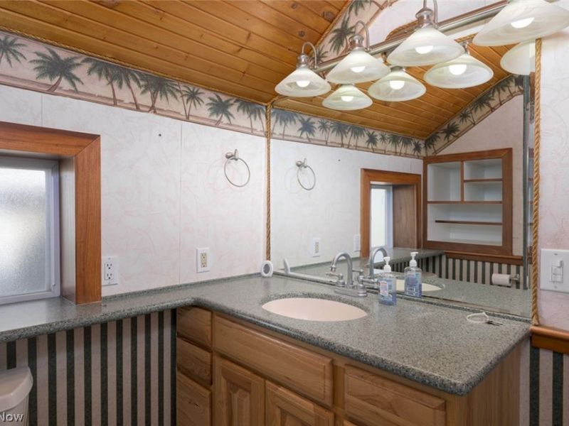 204 S Prospect Avenue, Hartville, OH 44632 Photo 18