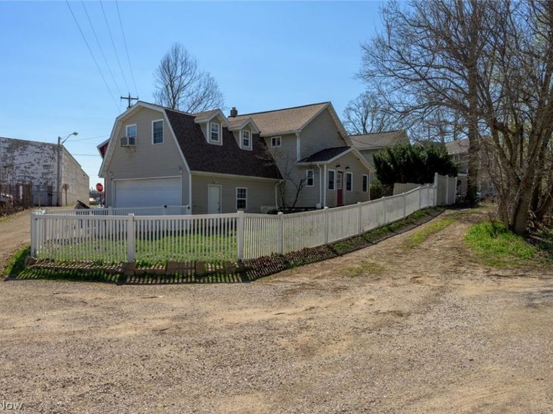 204 S Prospect Avenue, Hartville, OH 44632 Photo 3