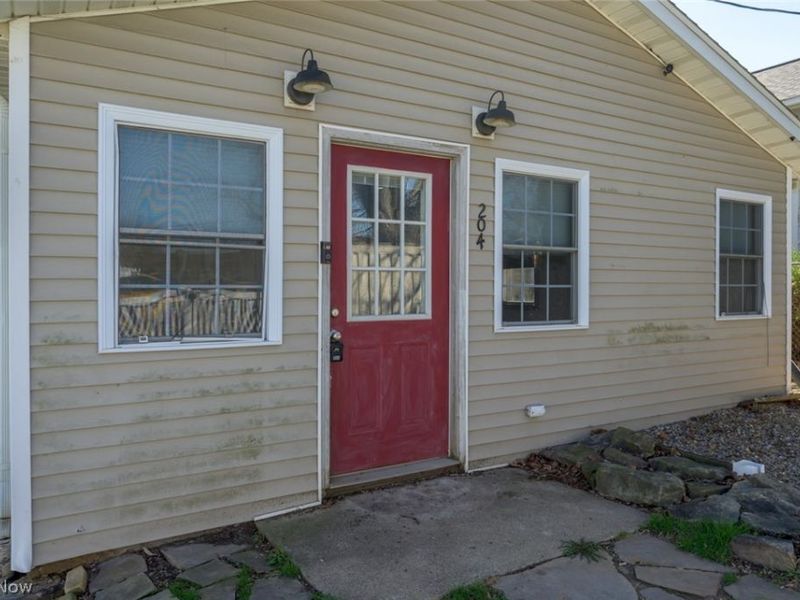 204 S Prospect Avenue, Hartville, OH 44632 Photo 4