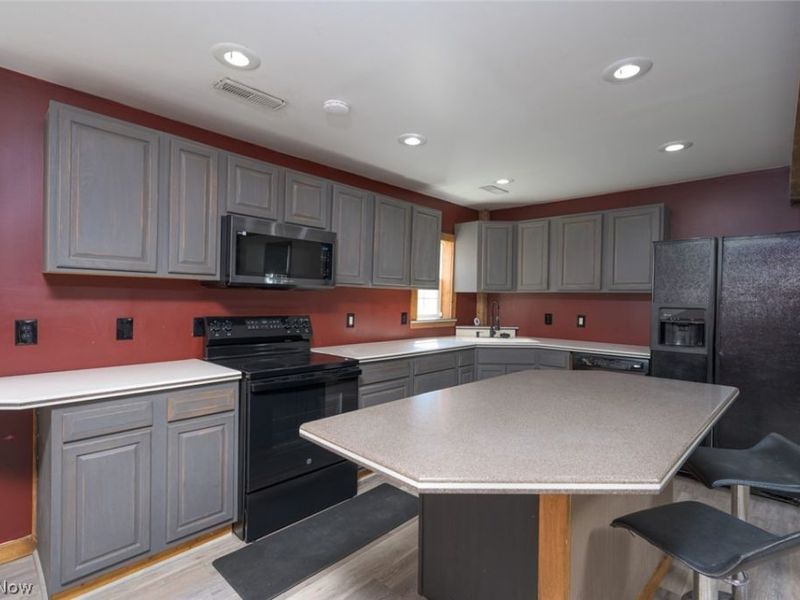 204 S Prospect Avenue, Hartville, OH 44632 Photo 9