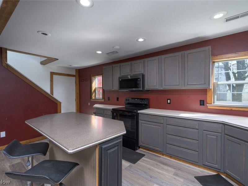 204 S Prospect Avenue, Hartville, OH 44632 Photo 9