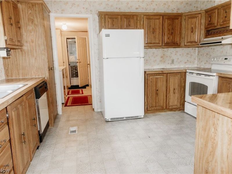 3995 Victory Avenue, Louisville, OH 44641 Photo 6