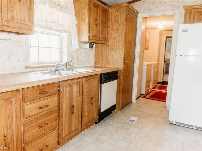 3995 Victory Avenue, Louisville, OH 44641 Photo 9