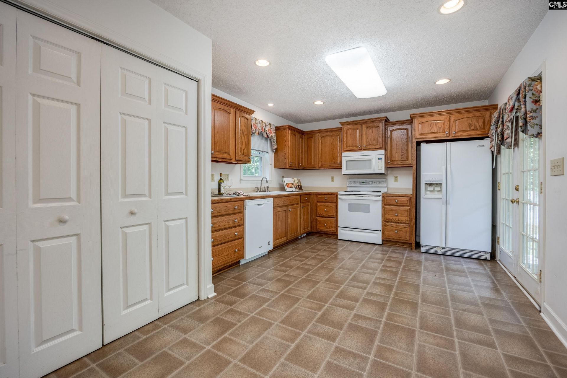 331 Bond Street Photo 21