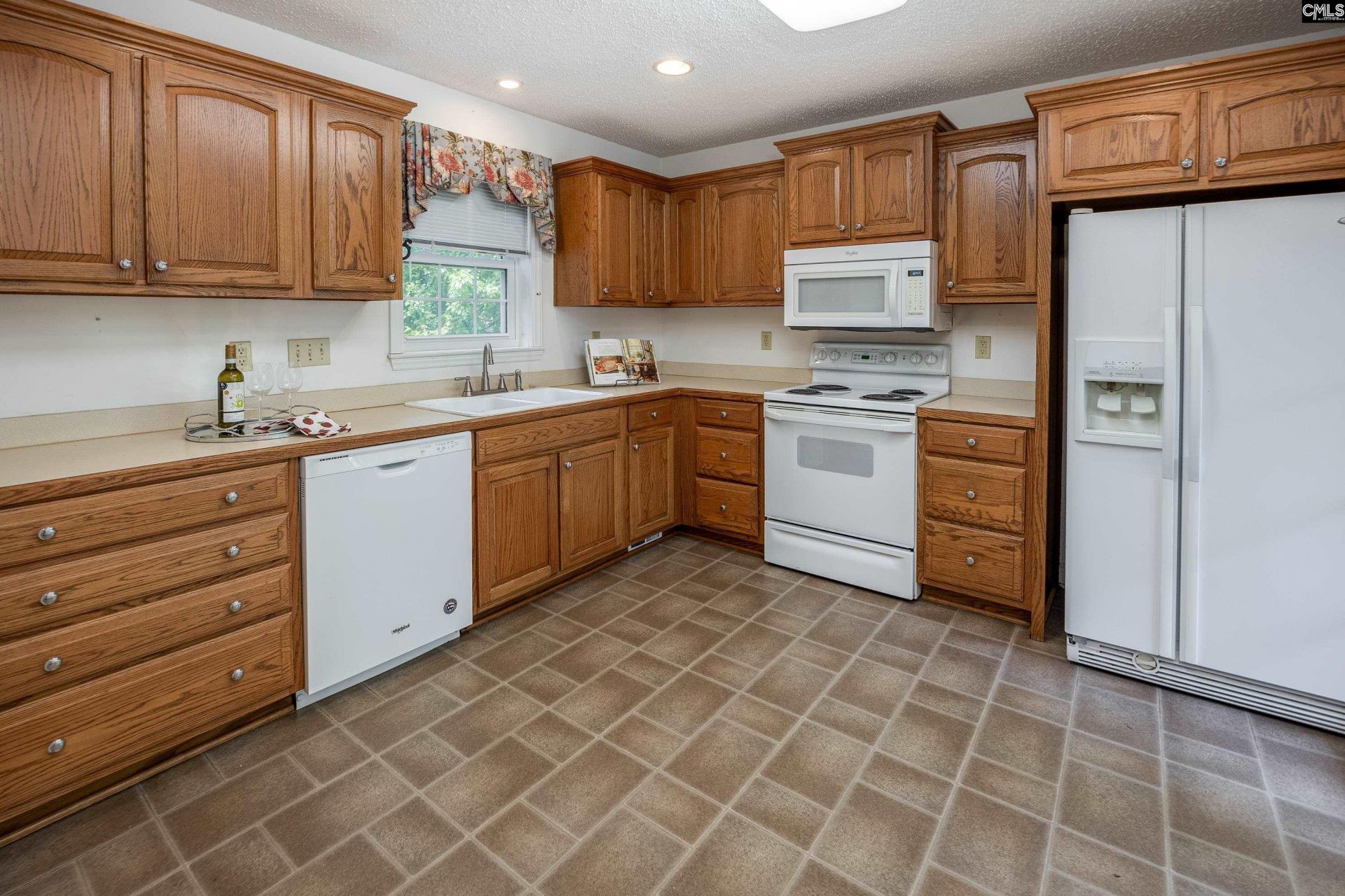 331 Bond Street Photo 23