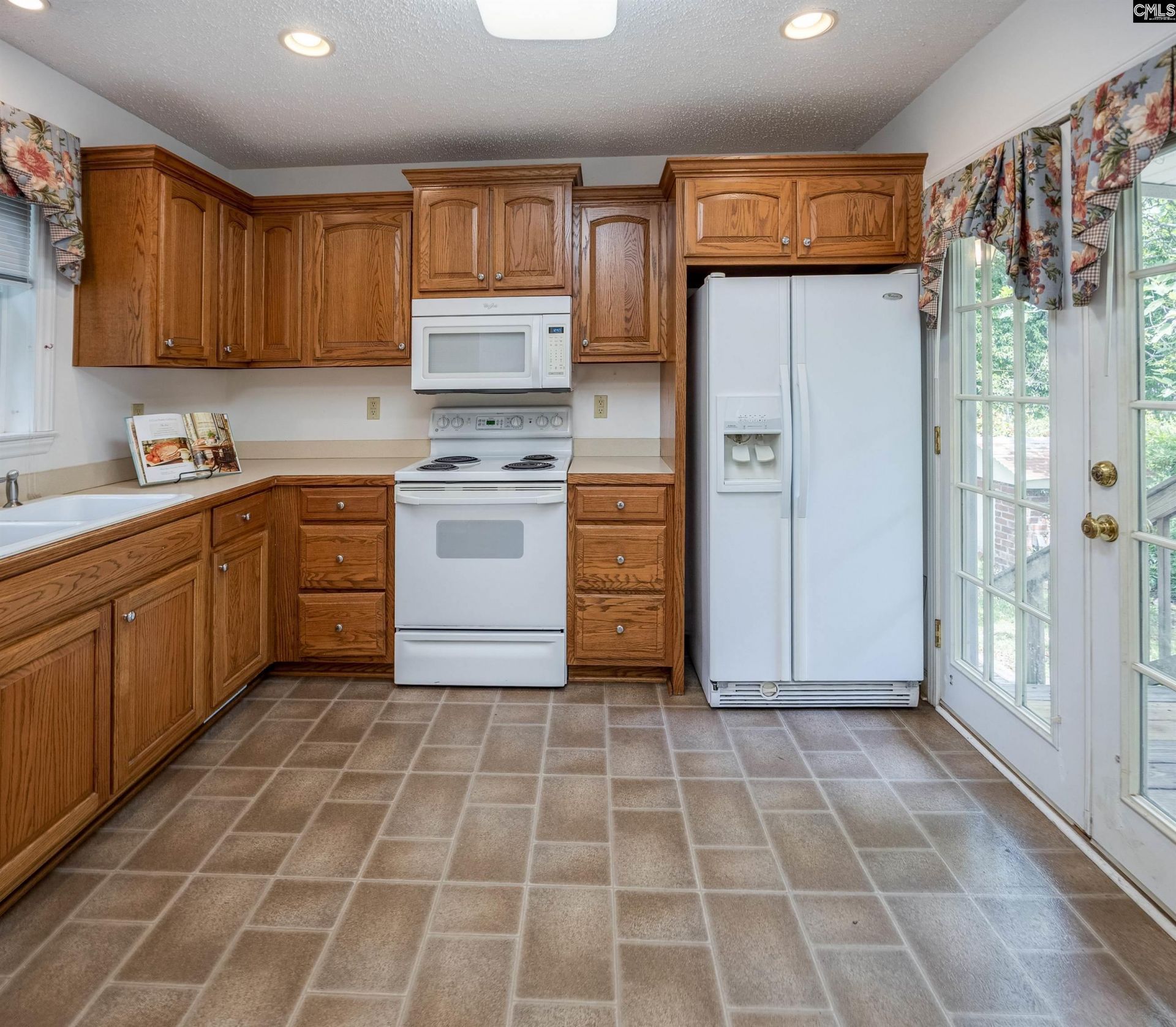 331 Bond Street Photo 24