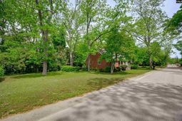 331 Bond Street photo 4